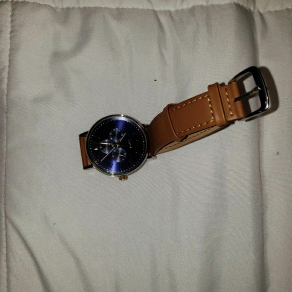 Watch - Picture 4 of 4